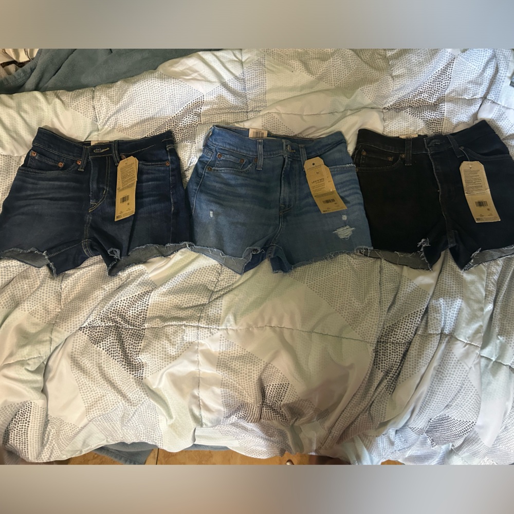 Bundle of 3. Levi shorts size 00 w24